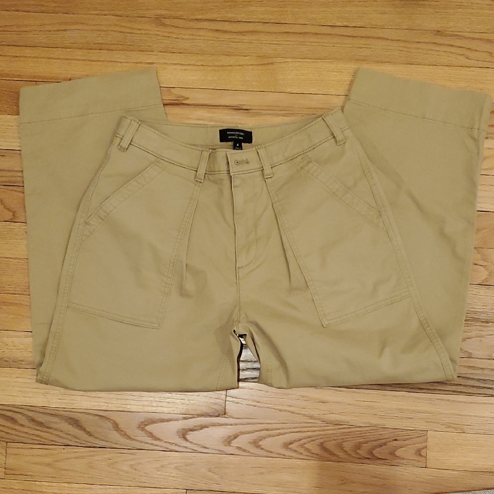 Banana Republic Authentic Chino Tan Classic Straight Fit Size 4